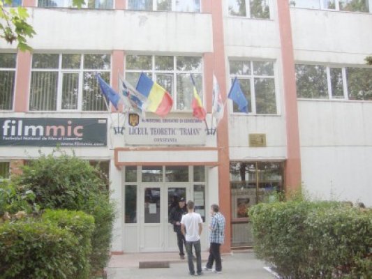 Elevii Liceului Traian au omagiat Ziua Holocaustului